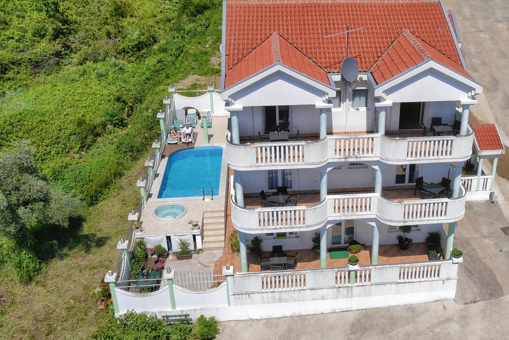 Apartments Villa Happy Mrcevac Exterior foto