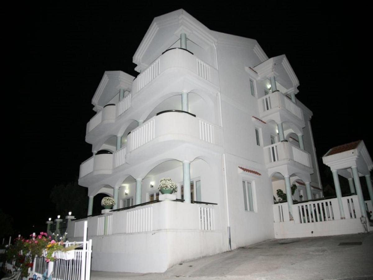 Apartments Villa Happy Mrcevac Exterior foto